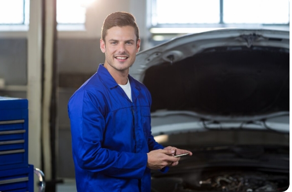 4/7 Mobile Mechanic Dubai fully equipped service van driving for emergency roadside assistance